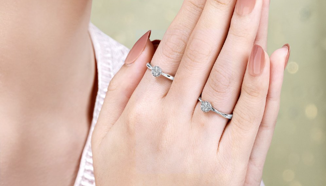 Cara Mendapatkan Ukuran Cincin Wanita Dengan Alat Rumahan Sederhana